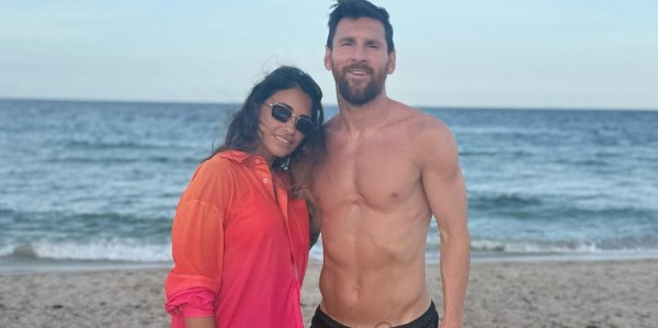 享受亲子时光，梅西晒与家人在海滩的合照