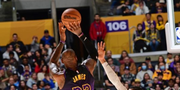 bob半岛体育平台-詹皇40岁首胜！一战创5大纪录，队友：最强40岁球员