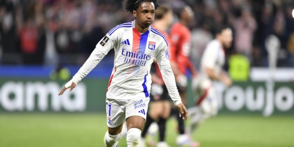 bob半岛体育-RMC：拜仁、利物浦和马赛均有意里昂20岁边锋马利克-福法纳