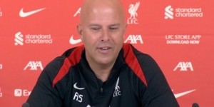 bob半岛体育官方网站-说谁没跑呢斯洛特：欧冠4强前锋都会拼了命跑 这是能说的吗？