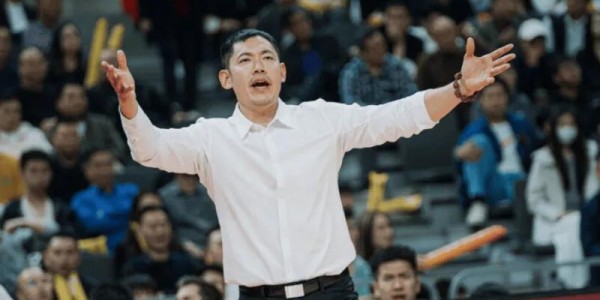 bob半岛体育官网-输广州发布会！张庆鹏怒斥全队防守太软，不能赢一场就松懈！